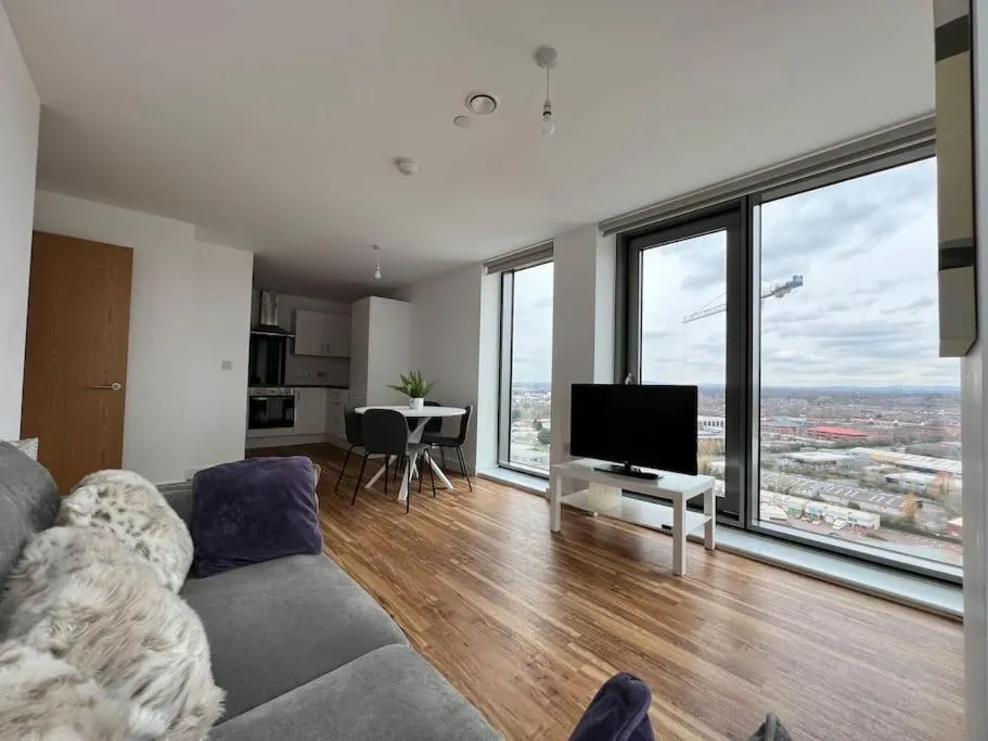 Image 2 of 19th floor 2 bedroom apartment with stunning views