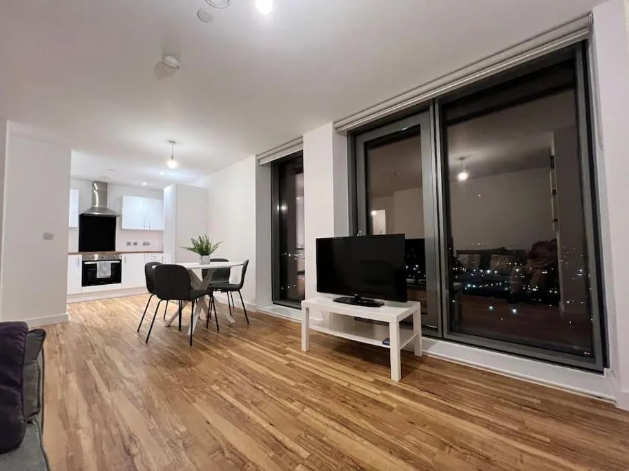 Image 4 of 19th floor 2 bedroom apartment with stunning views