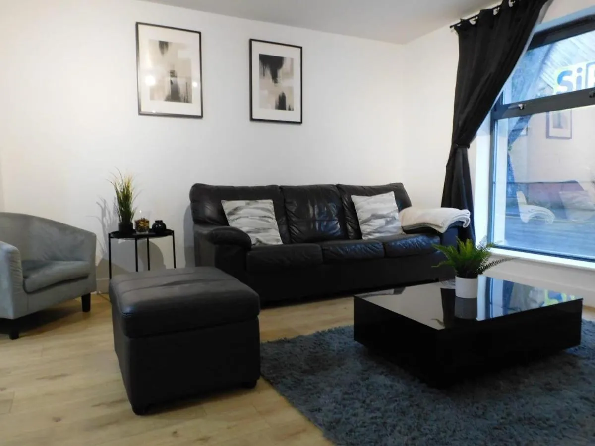 Image 1 of 2 Bed Spacious Apartment Manchester City Centre