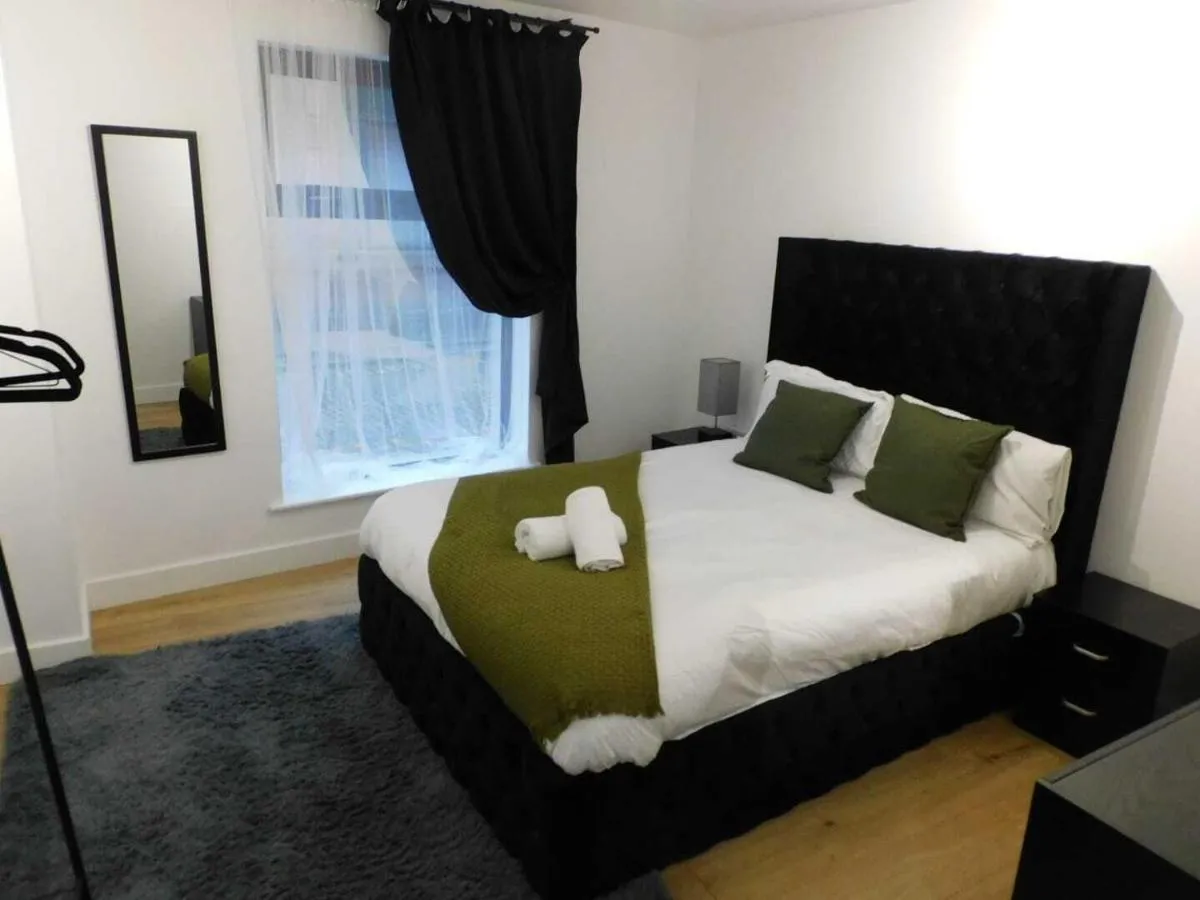 Image 6 of 2 Bed Spacious Apartment Manchester City Centre