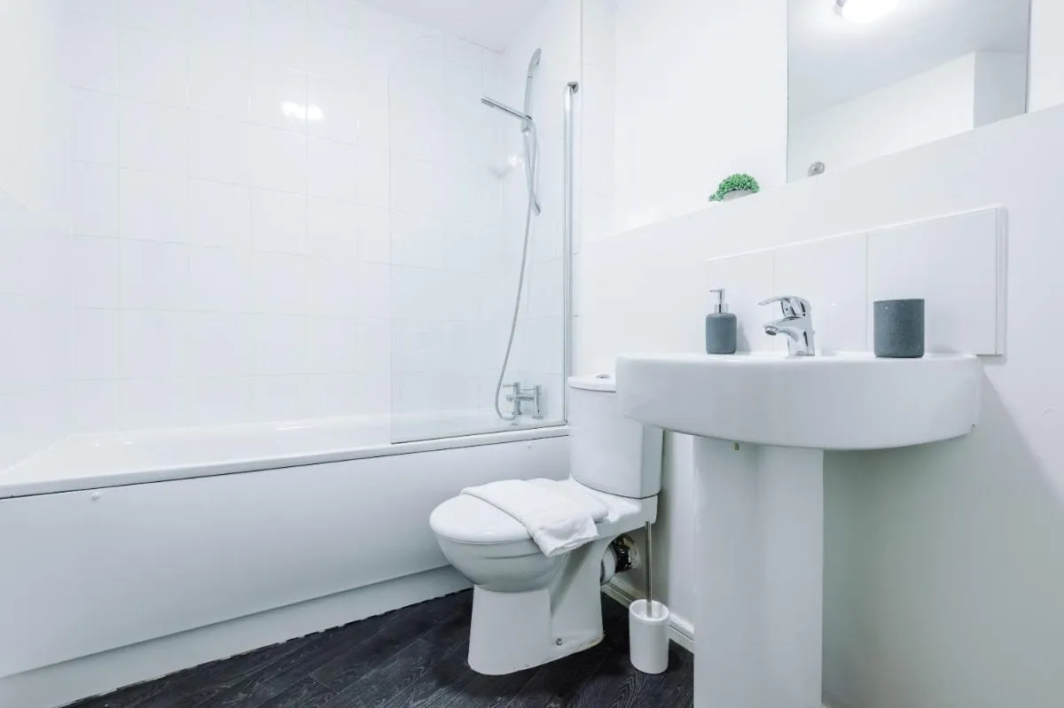 Image 5 of 2 Bed apartment with balcony private parking near Etihad Stadium, COOP Live