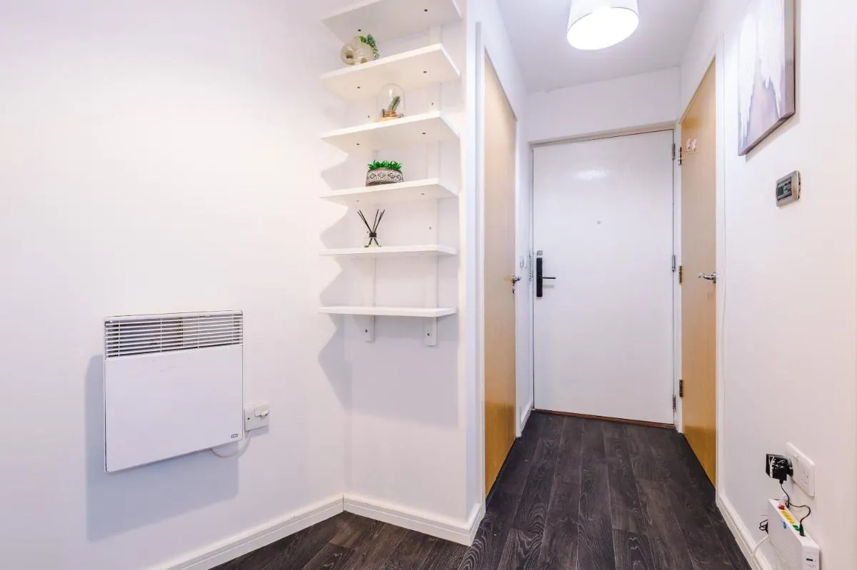 Image 6 of 2 Bed apartment with balcony private parking near Etihad Stadium, COOP Live