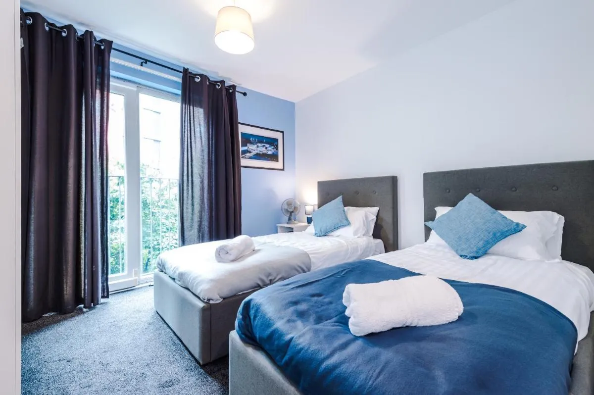 Image 3 of 2 Bed apartment with balcony private parking near Etihad Stadium, COOP Live
