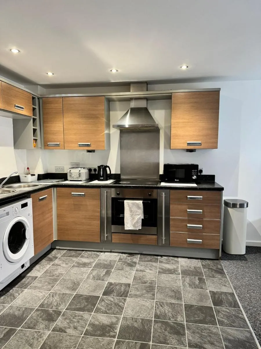 Image 5 of 2 Bed ensuite with Balcony and Free onsite Secure Parking