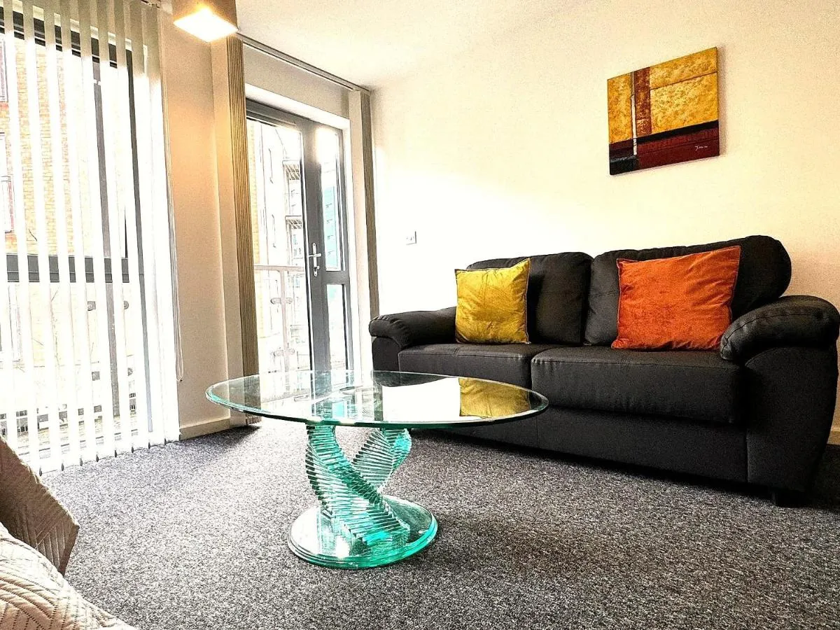 Image 1 of 2 Bed ensuite with Balcony and Free onsite Secure Parking