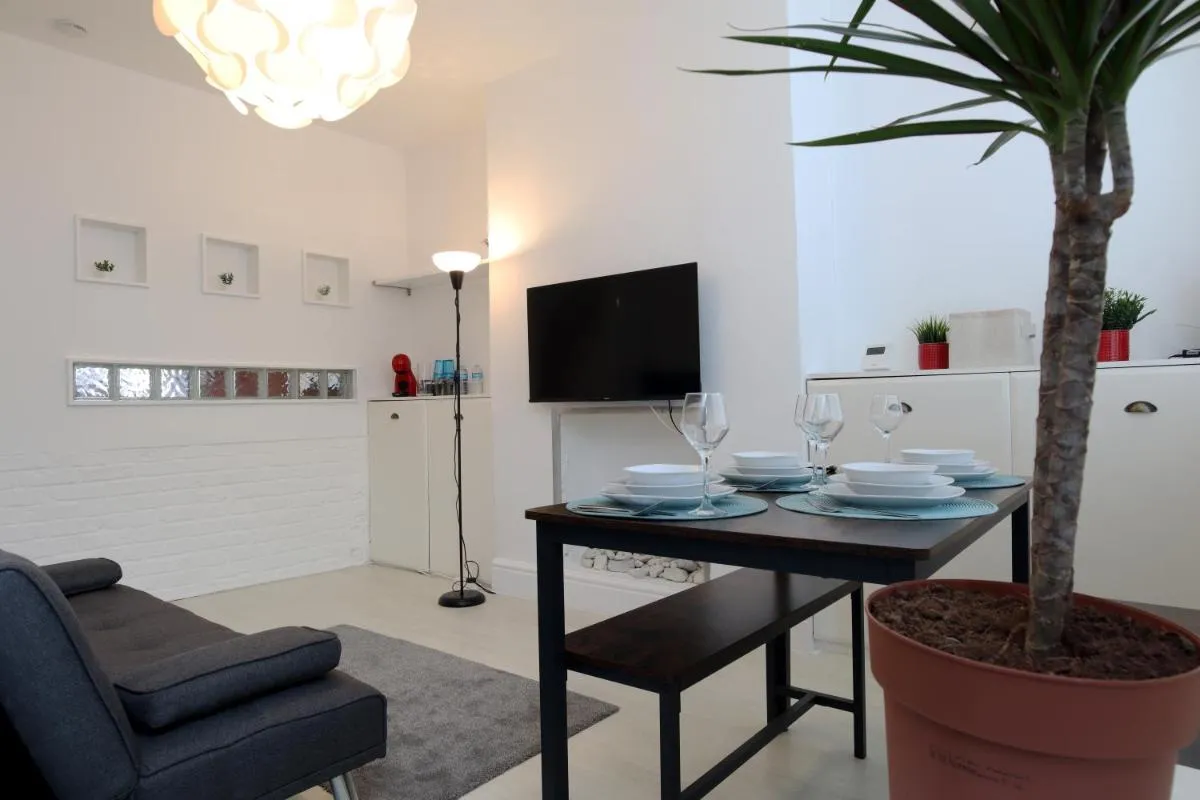 Image 1 of 2-Bedroom, Free Parking, High Speed Wi-Fi, Swinton Manchester