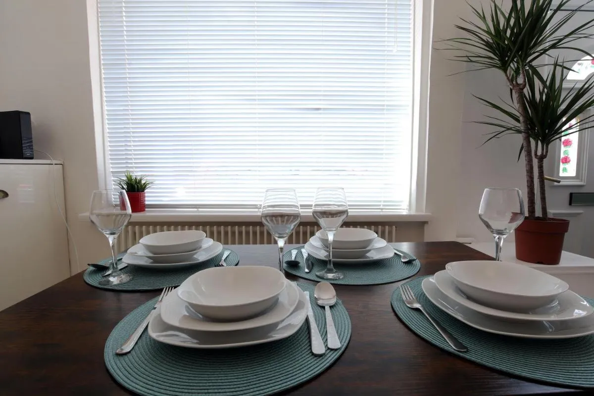 Image 2 of 2-Bedroom, Free Parking, High Speed Wi-Fi, Swinton Manchester