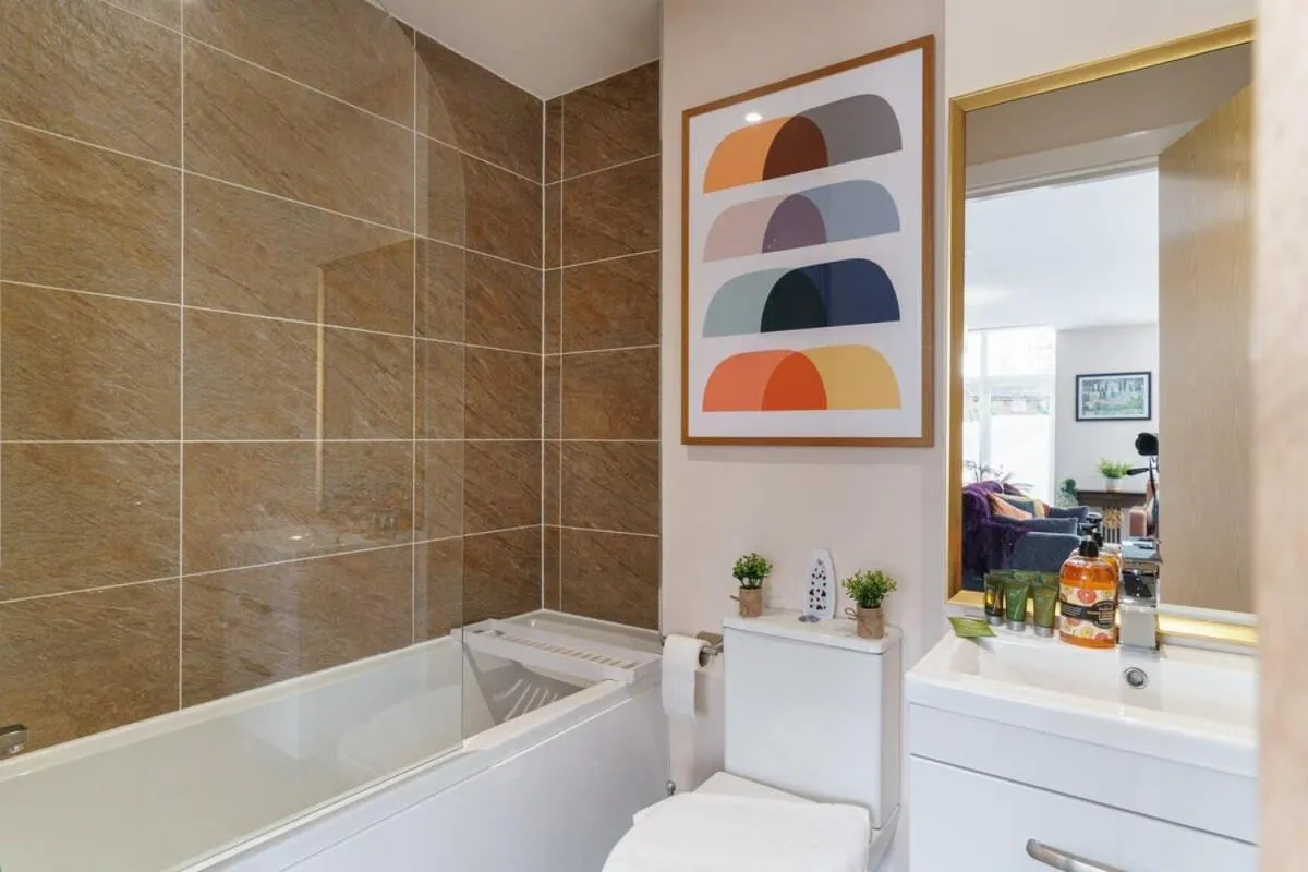 Image 5 of 2 Bedroom Modern Apartment in Manchester