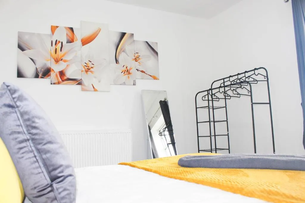 Image of 2 Min walk Etihad Stadium & Coop Arena – 3BR, Free parking