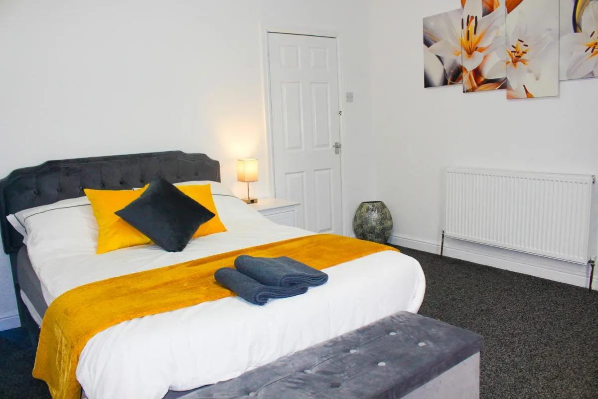 Image 5 of 2 Min walk Etihad Stadium & Coop Arena – 3BR, Free parking