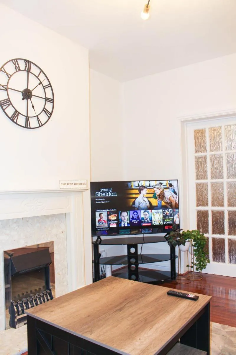 Image 3 of 2 Min walk Etihad Stadium & Coop Arena – 3BR, Free parking