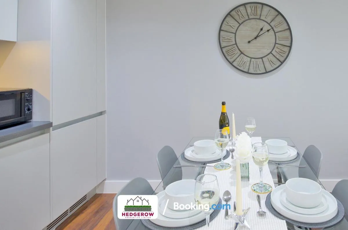 Image 6 of 30Nights Deals l Exclusive Deal on 2-Bed, 2-Bath for 4! 1 Cambridge Street Apartment 197, 4th Floor, Manchester, M1 5GB l Manchester City Loft by Hedgerow