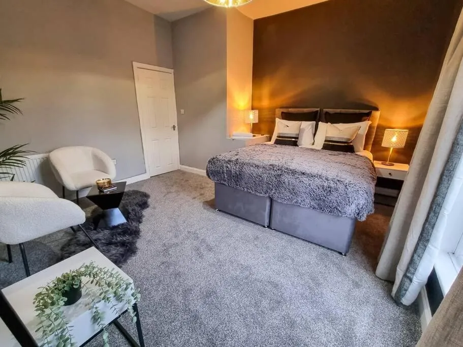 Image of 3 BR Home Close to MCR City Centre