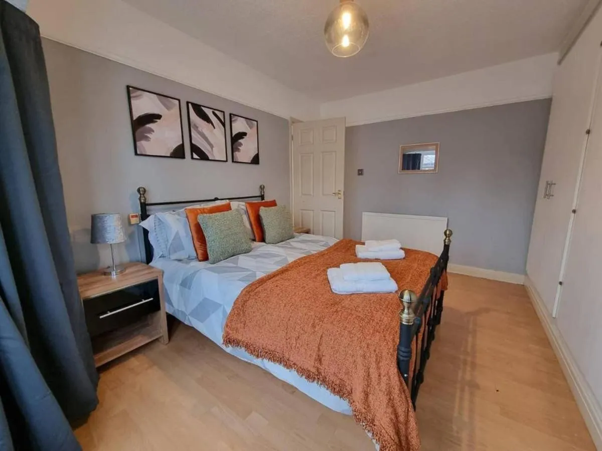Image 3 of 3 Bed Spacious House with Parking