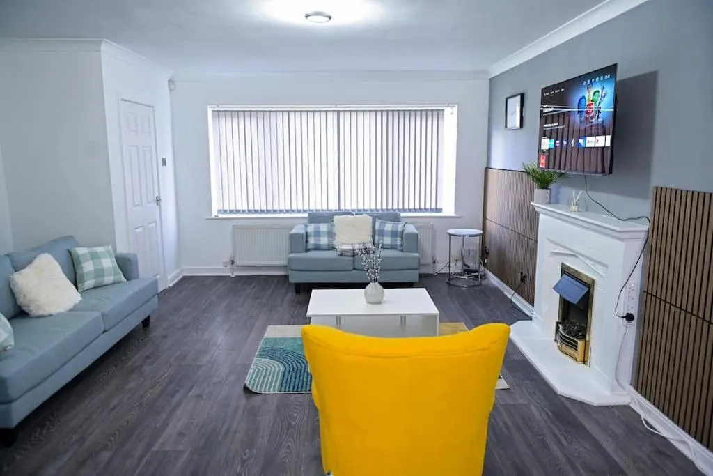 Image of 3 Bedroom House Manchester Free Wifi and Parking