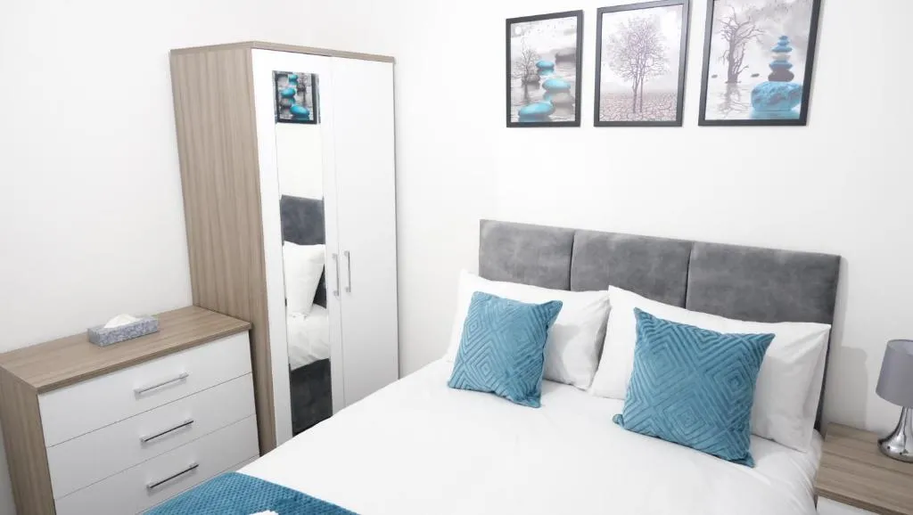 Image of 3-Bedroom Semi near Etihad Football Stadium, Tourist attractions, Manchester City Centre and Transport Links – Sky n Netflix