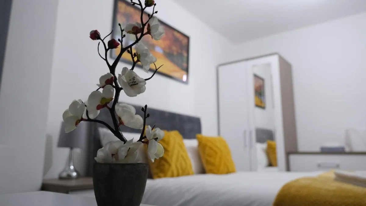 Image 6 of 3-Bedroom Semi near Etihad Football Stadium, Tourist attractions, Manchester City Centre and Transport Links – Sky n Netflix