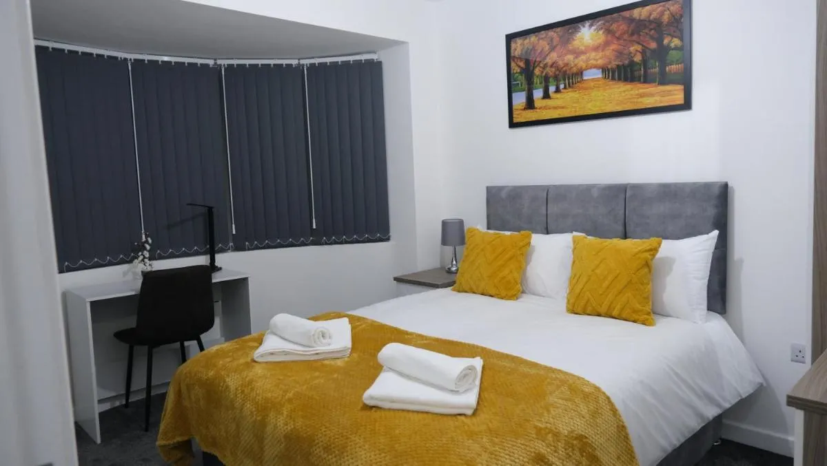 Image 4 of 3-Bedroom Semi near Etihad Football Stadium, Tourist attractions, Manchester City Centre and Transport Links – Sky n Netflix