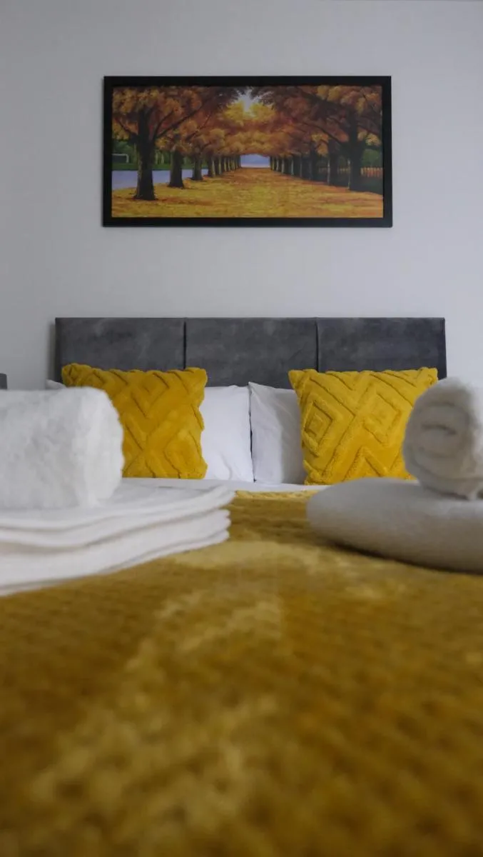 Image 5 of 3-Bedroom Semi near Etihad Football Stadium, Tourist attractions, Manchester City Centre and Transport Links – Sky n Netflix