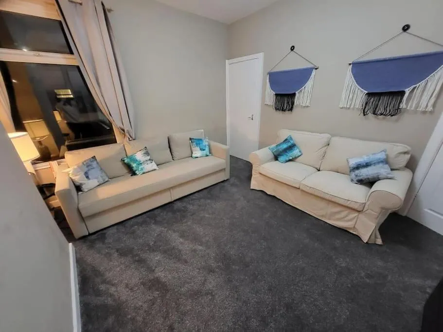 Image of 4 Bedrooms, 8 min to Manchester City!