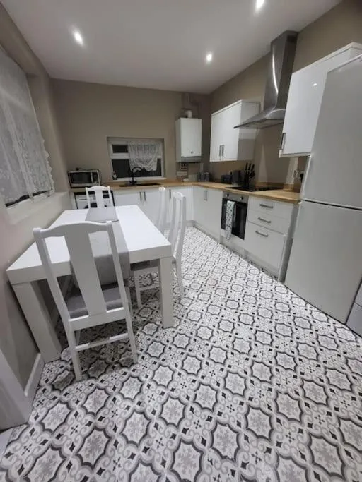 Image 4 of 4 Bedrooms, 8 min to Manchester City!