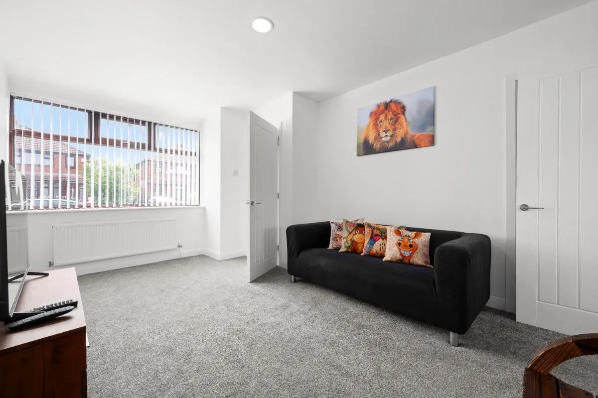 Image 6 of 52 Furnival Road, Manchester