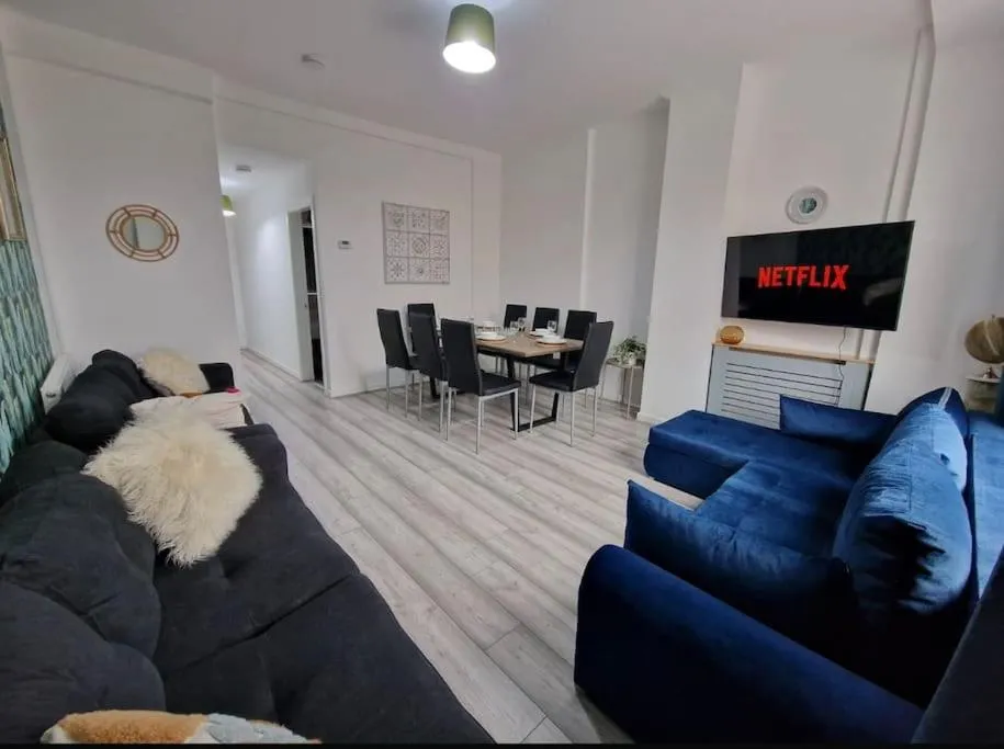 Image of 5 bedroom Luxury Townhouse near City Centre, sleep 16