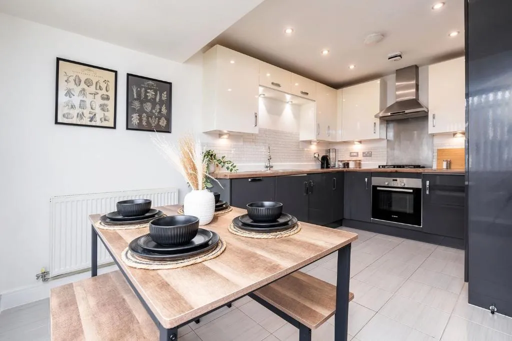 Image of 6 Guests – 3 Bedrooms- Free Wifi – Manchester
