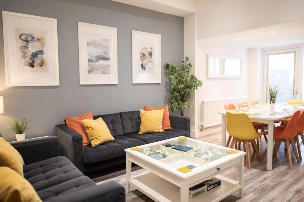 Image of 8 Bed, comfortably sleeps 10, 3 Bath house, 5 Mins Manchester Centre