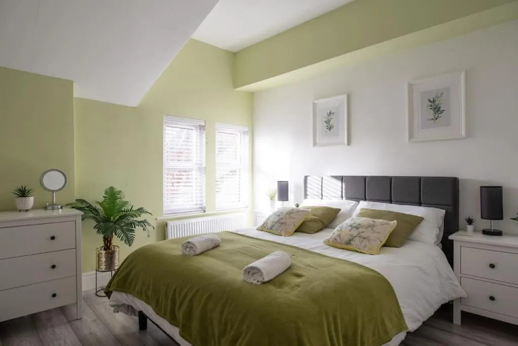 Image 5 of 8 Bed, comfortably sleeps 10, 3 Bath house, 5 Mins Manchester Centre
