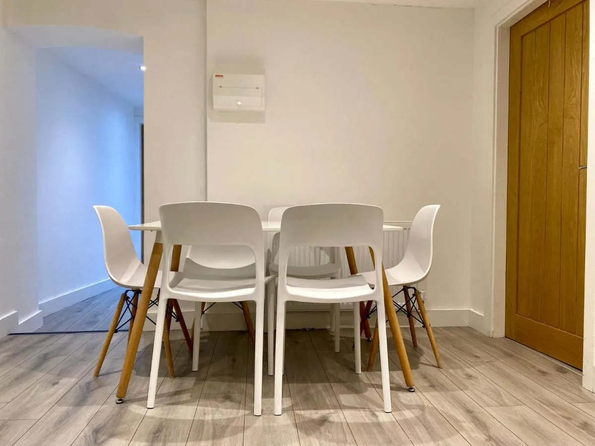 Image 1 of Apartment 6