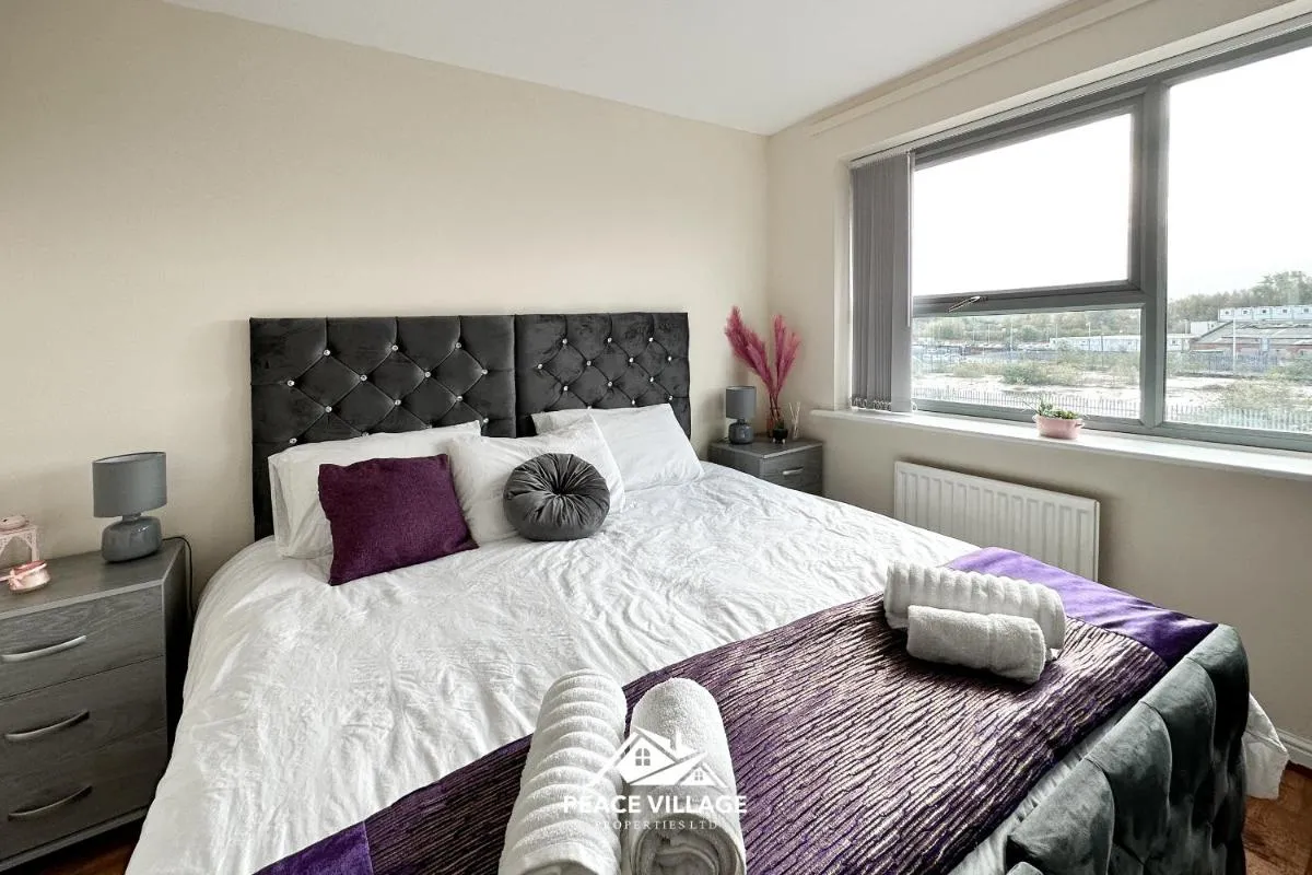 Image 3 of Appealing 5 Bedroom House Near Manchester City