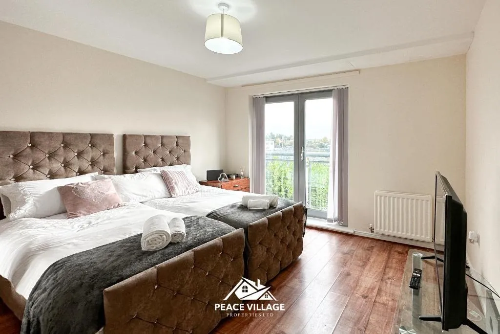 Image of Appealing 5 Bedroom House Near Manchester City