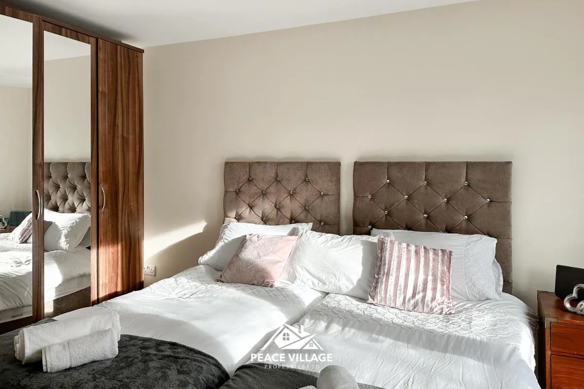 Image 4 of Appealing 5 Bedroom House Near Manchester City