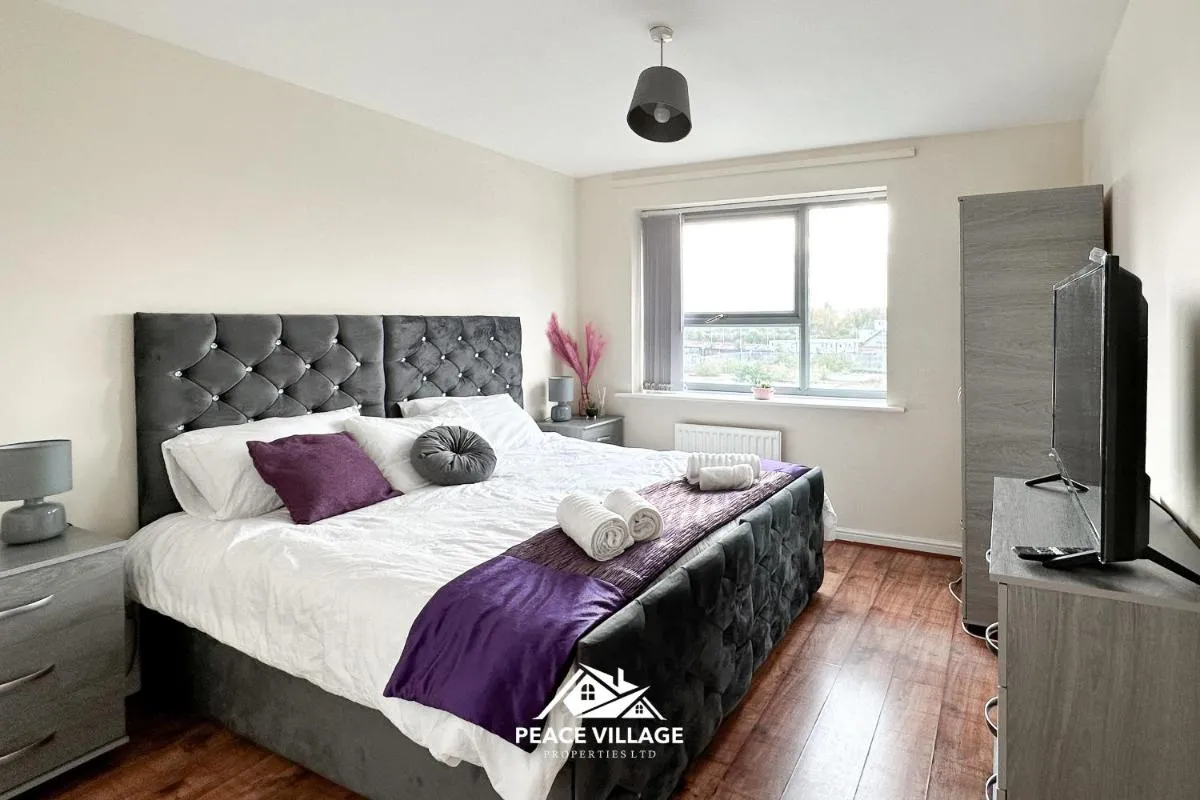 Image 1 of Appealing 5 Bedroom House Near Manchester City