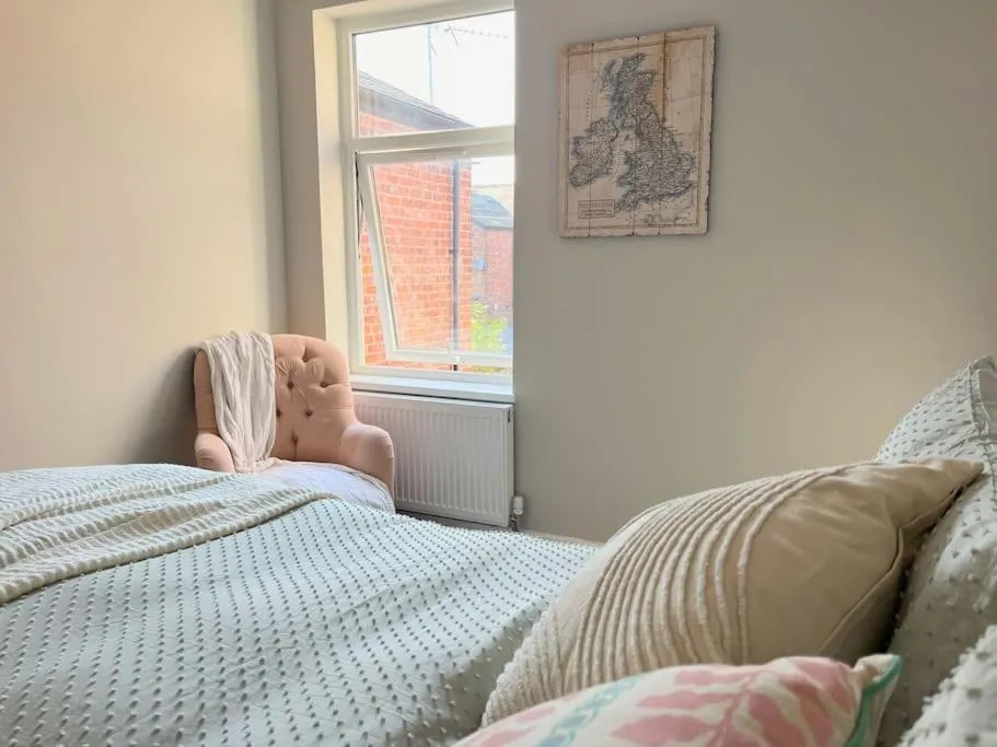 Image 5 of Artistic 3 bed home in Old Trafford next to MUFC