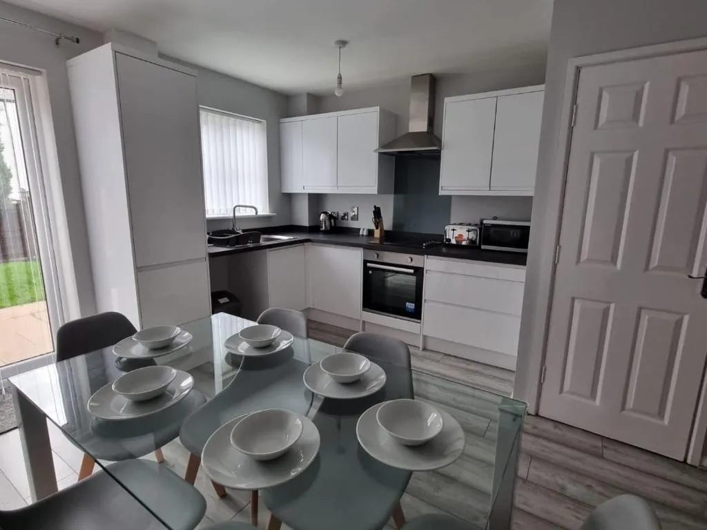 Image of Beautiful 4 bed home, Sleeps 8, driveway parking, With sky & BT sports