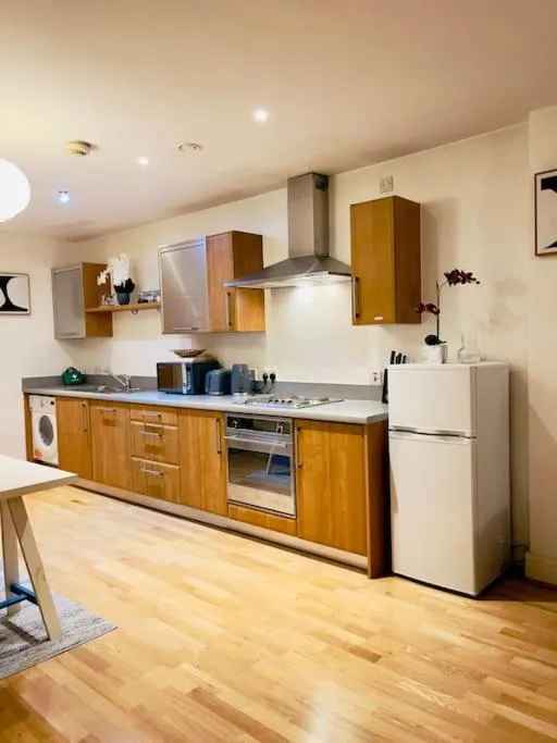 Image 4 of Beautiful Central Open plan living!