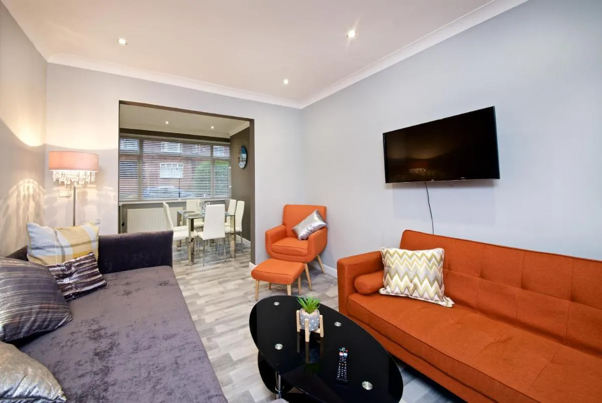 Image 2 of Beautiful Cozy Home With Free Parking