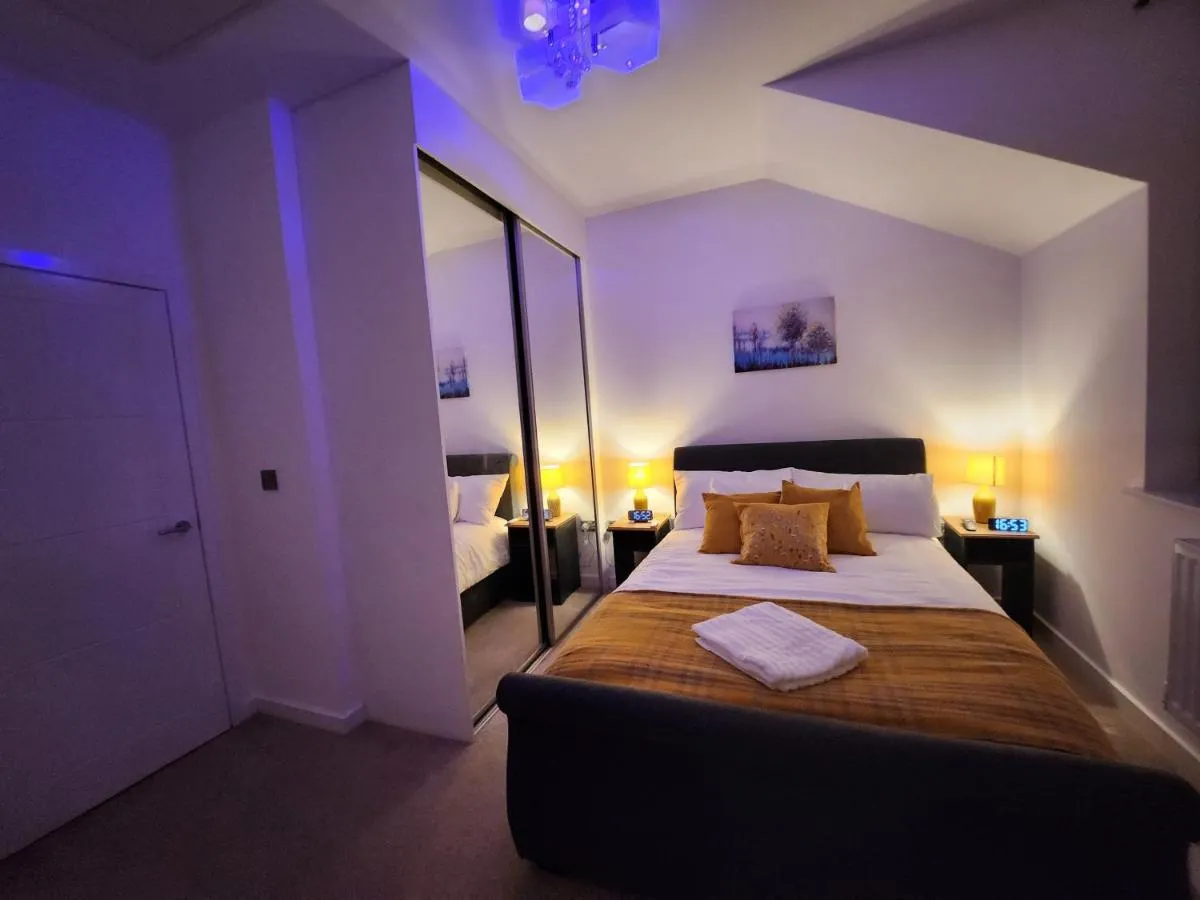 Image 1 of Beautifully Fab 3 bedroom 4 beds New home 8 guests Stretford Trafford