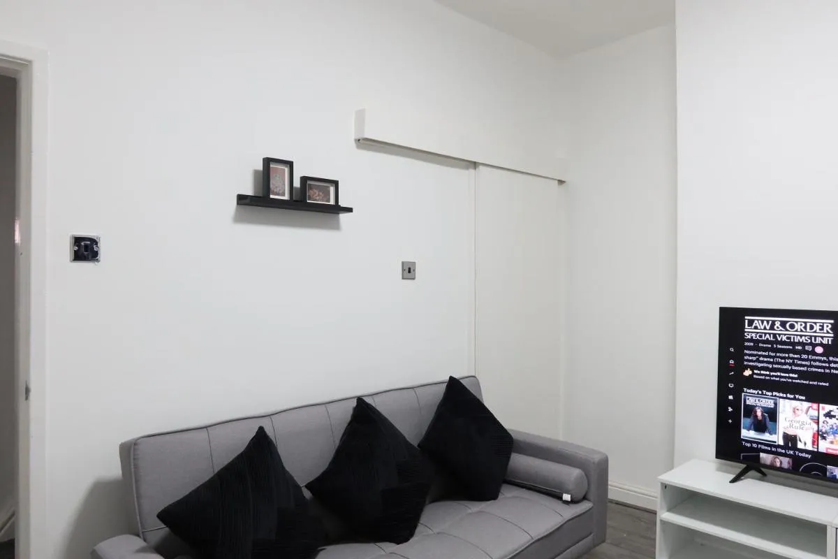 Image 3 of Beeston House Manchester