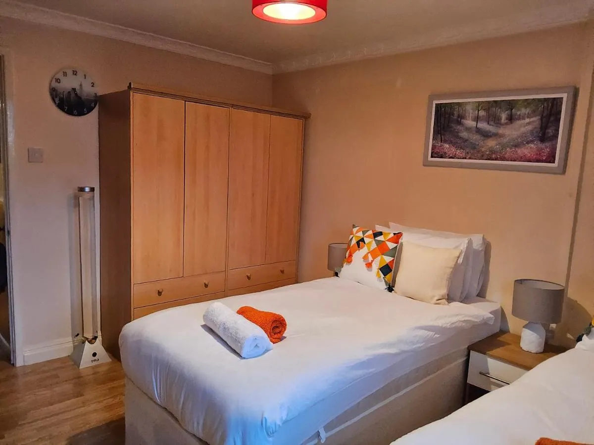 Image 5 of Bespoke Bungalow Salford Quays – Garden, WiFi and Parking