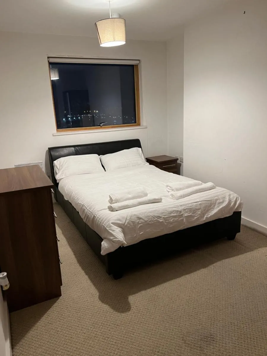Image 3 of BigKings Stylish 2 bedroom Apartment with free on street parking
