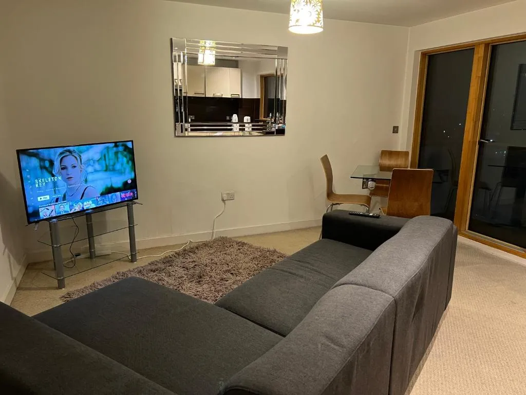 Image of BigKings Stylish 2 bedroom Apartment with free on street parking