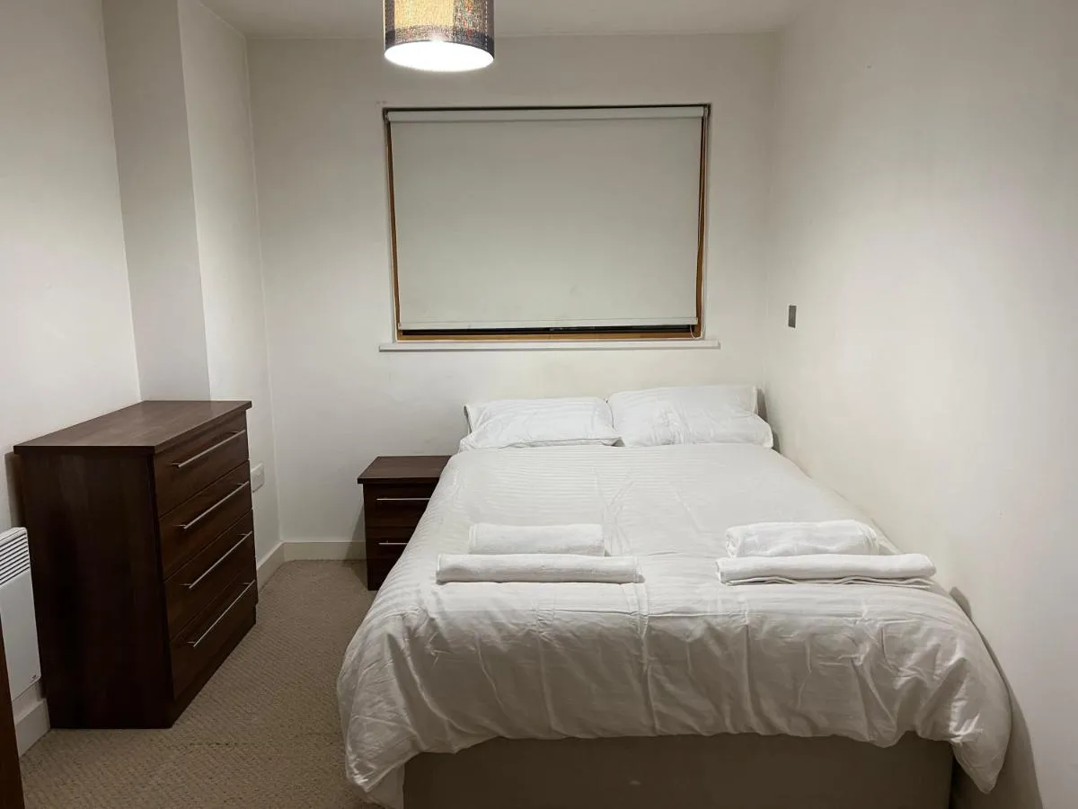 Image 4 of BigKings Stylish 2 bedroom Apartment with free on street parking