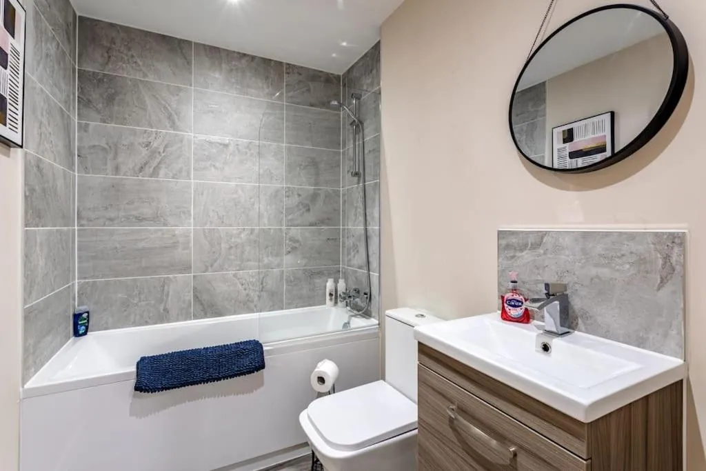 Image 4 of Bright 1 Bedroom Flat in Salford with Free Parking