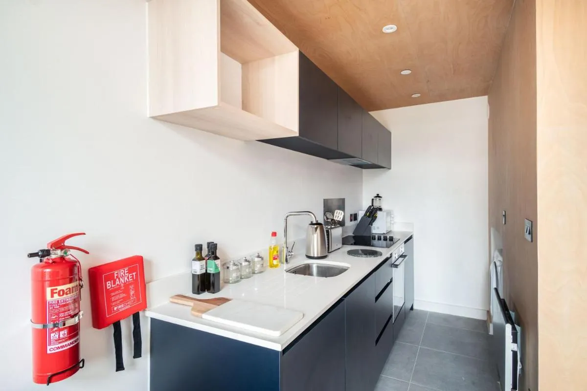 Image 2 of Bright & Contemporary 2 Bed Flat in Manchester