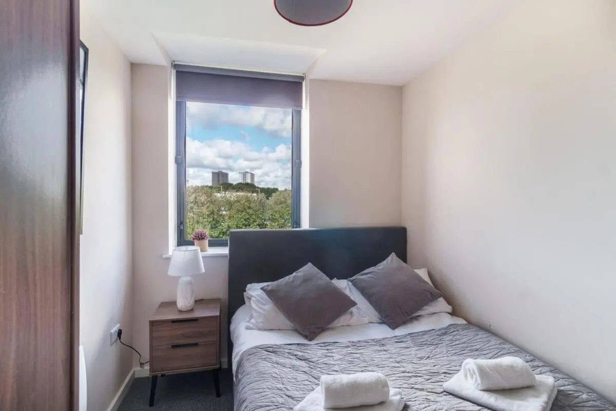Image 1 of Bright & Modern 2 Bed Manchester Apartment