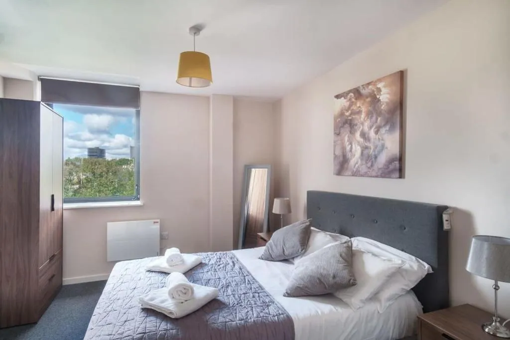 Image of Bright & Modern 2 Bed Manchester Apartment