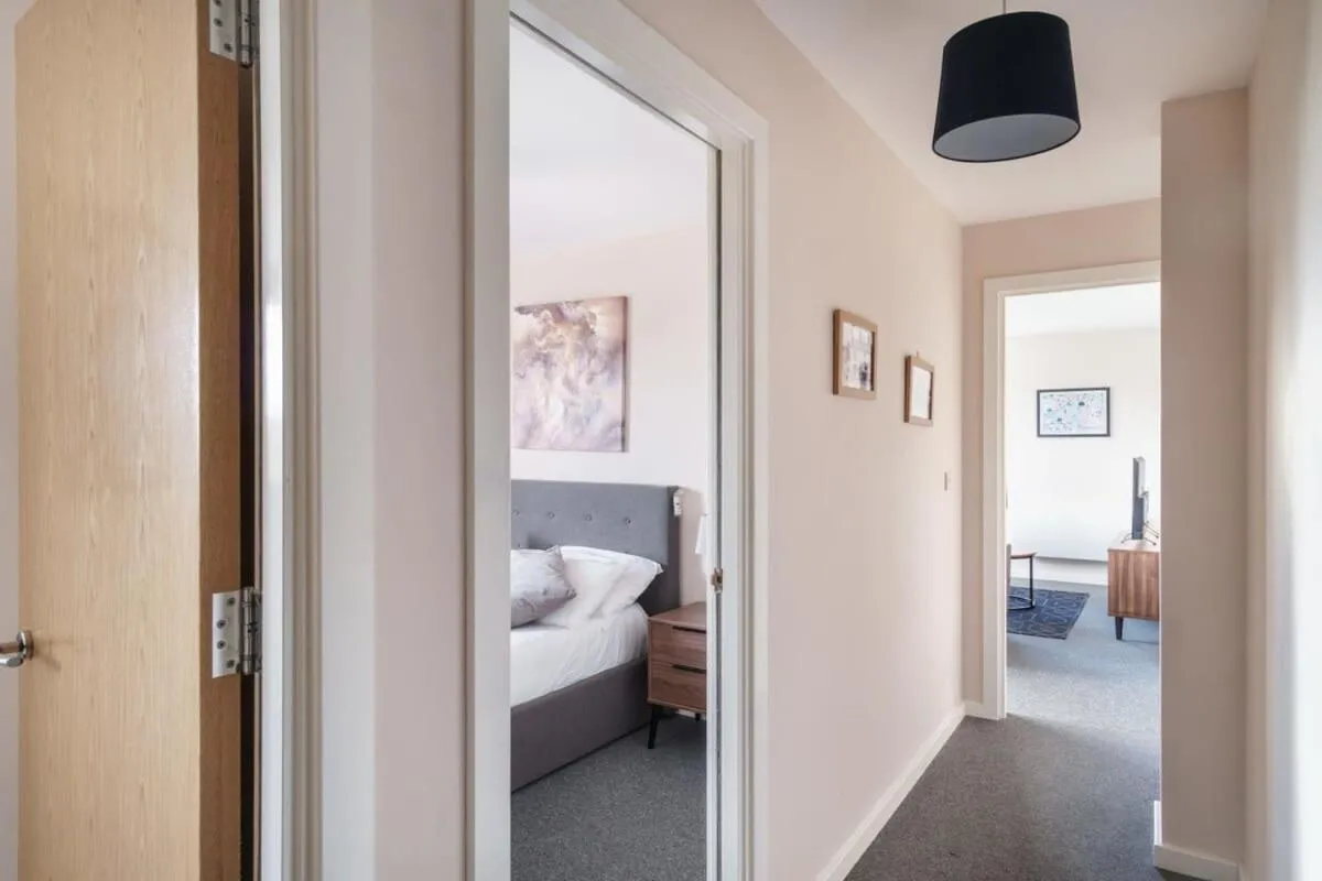 Image 3 of Bright & Modern 2 Bed Manchester Apartment